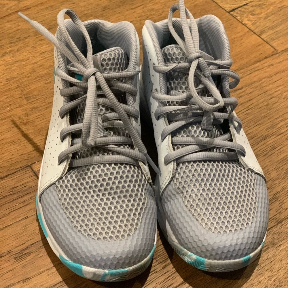 Girls Under Armour basketball shoes